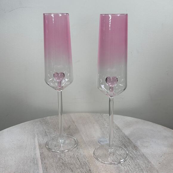 New Cupcakes and Cashmere set of 2 Champagne Flutes Glasses Pink Heart Viral - Picture 1 of 13